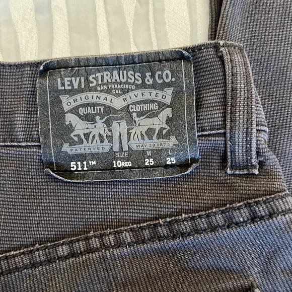 Boys Levi’s 511 size 10 regular gray corduroy textured. I’m skinny jeans. - Picture 6 of 8